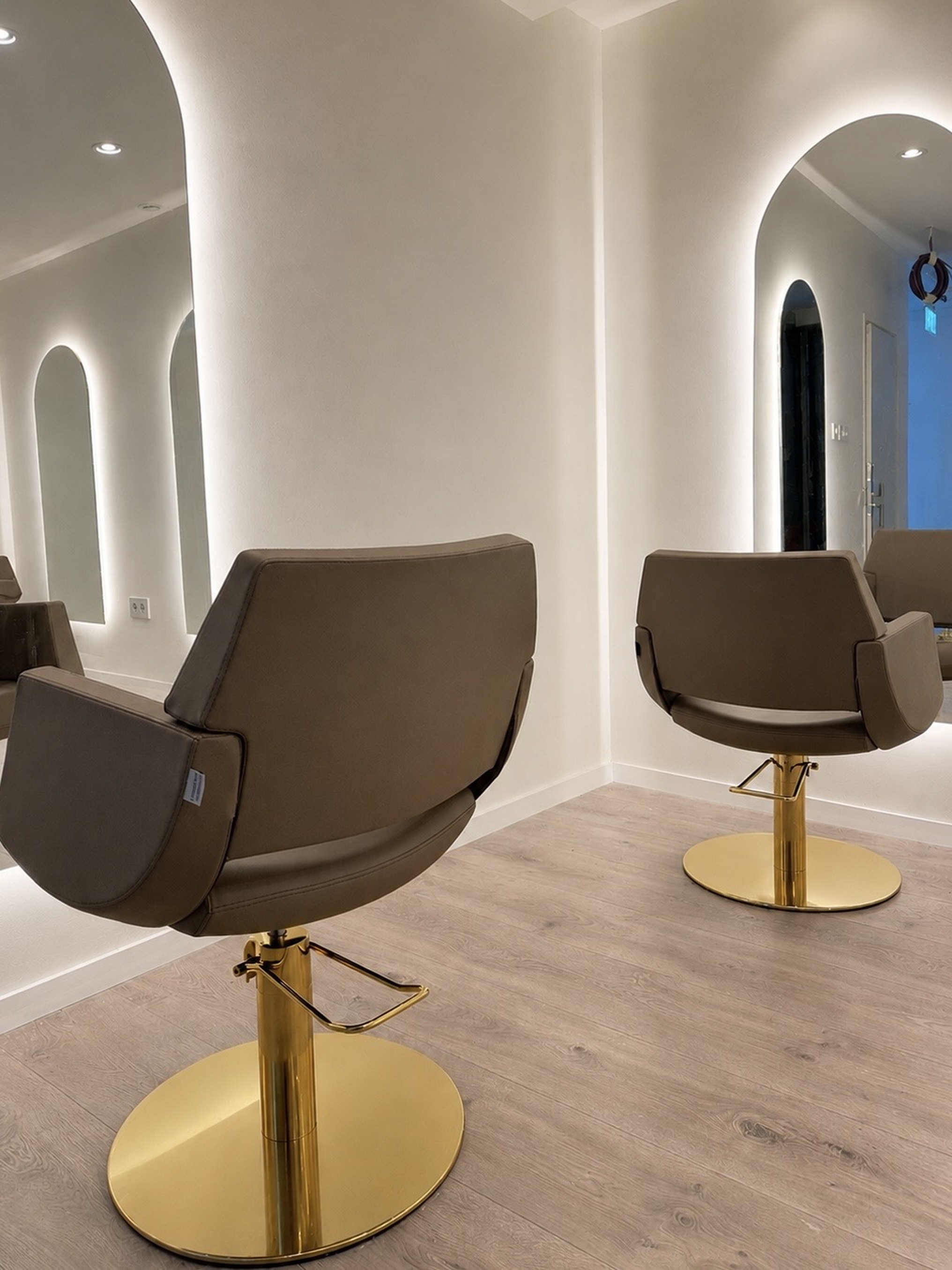 Chairs to rent - Luxury ladies salon, Fulham